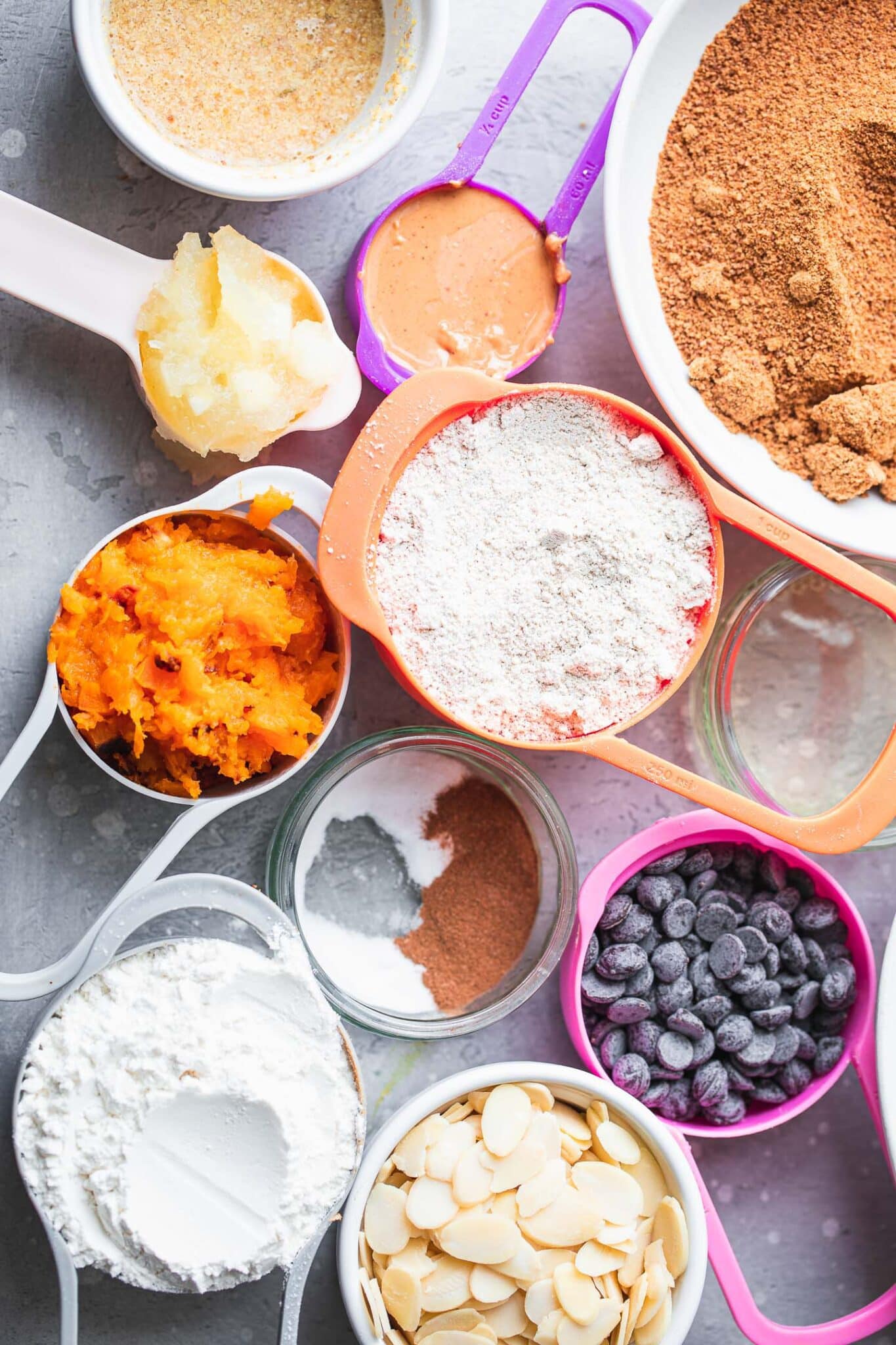 vegan pumpkin chocolate chip muffins