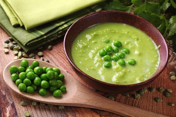 Creamy cashew green pea soup