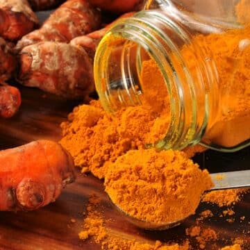 Fresh and ground Turmeric