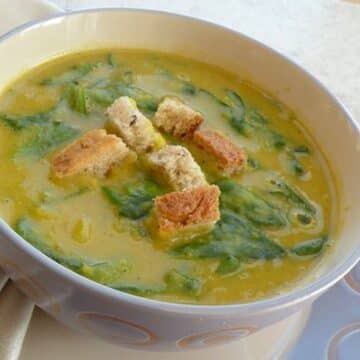 Red lentil and spinach soup