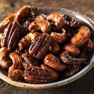 Glazed and spiced mixed nuts