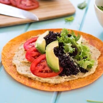 Hummus wraps with black rice and avocado