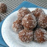 Vegan no-bake coconut Maca-roons