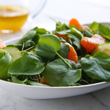 Spring greens salad with cucumbers and oranges