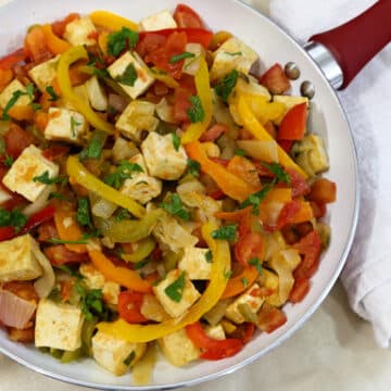 Summer tofu skillet with tomatoes and bell peppers