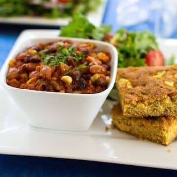 Classic veggie chili and cornbread