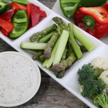 Vegan ranch dressing with raw veggies