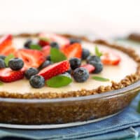 Nutty no-bake pie crust with vanilla pudding filling