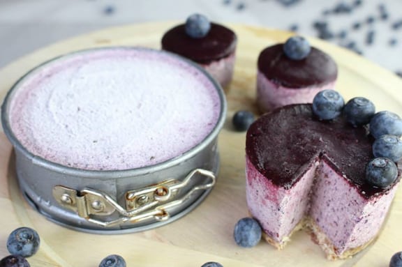 Vegan and Raw Blueberry Cheesecake