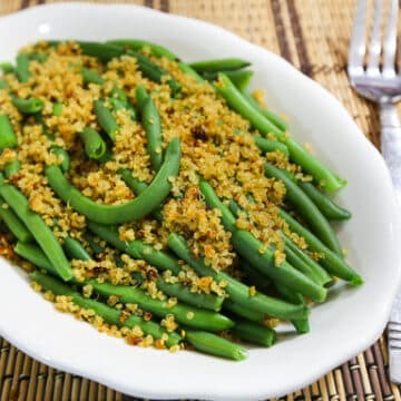 Crispy quinoa on green beans