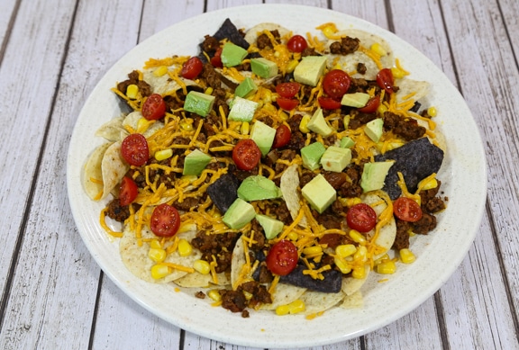 Easy "beefy" vegan nachos grandes