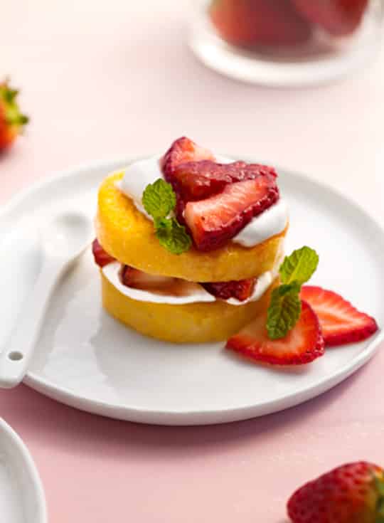 Receta de tarta de fresas vegana sin hornear