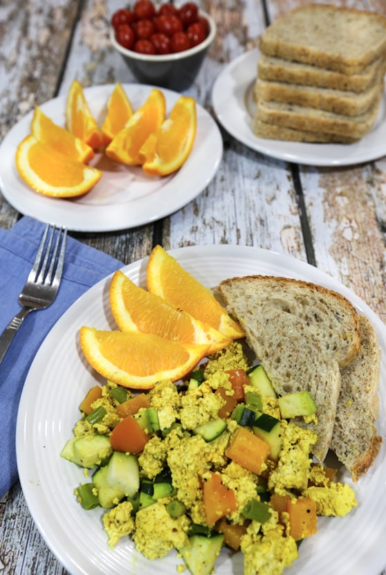 Scrambled tofu with zucchini and peppers