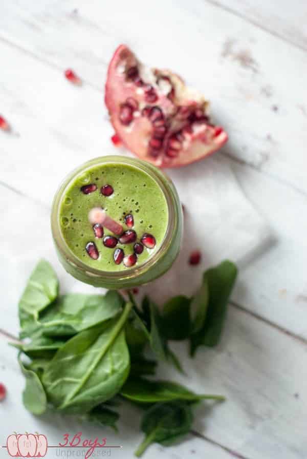 strawberry pomegranate green smoothie