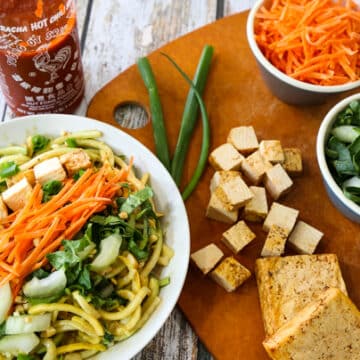 Peanut satay zucchini noodle bowl