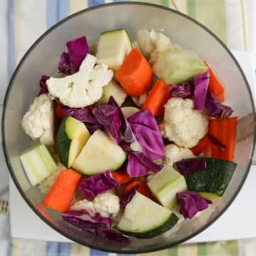 Rainbow vegetable "rice" in processor