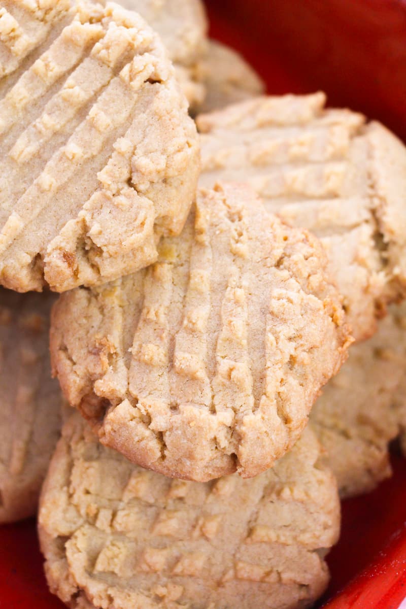 close up easy vegan peanut butter cookies