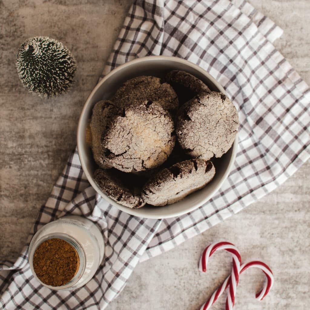 table view of vegan crinkle cookies