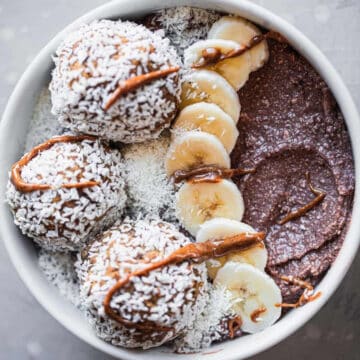 vegan chocolate smoothie bowl