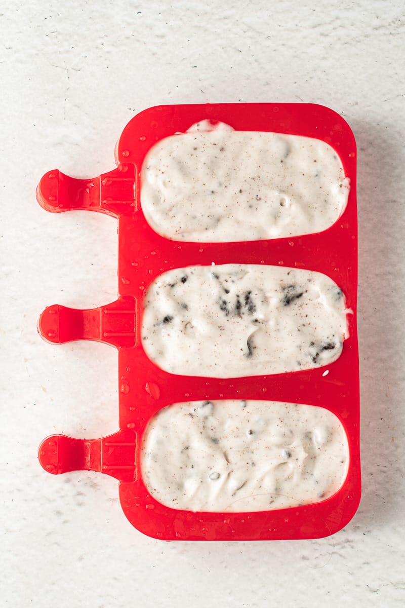 cookies & cream vegan popsicles batter in molds