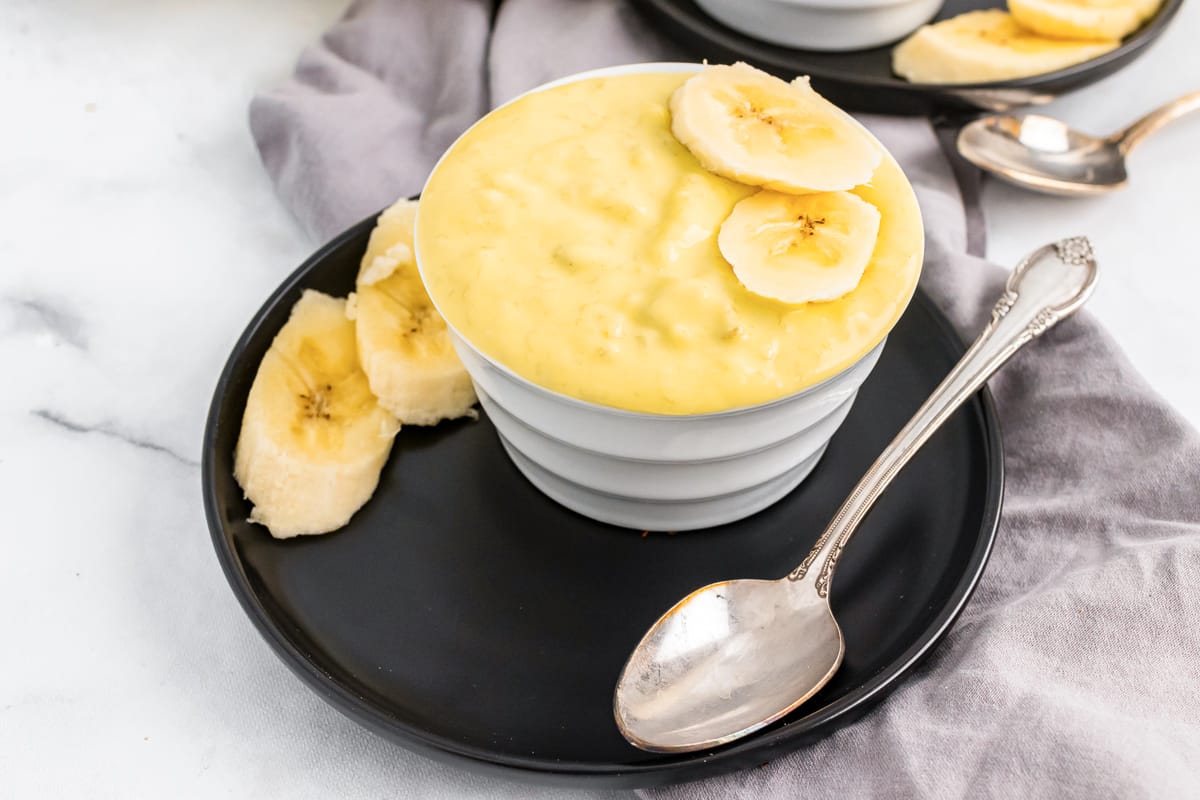 bowl of vegan banana pudding with spoon