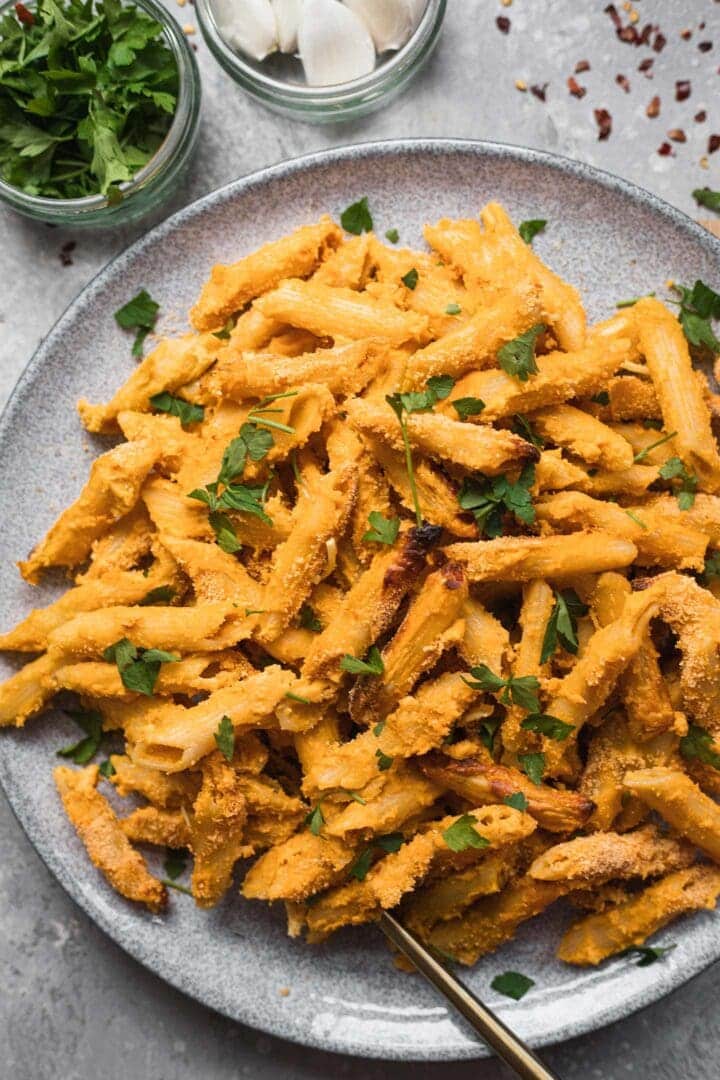 Cheesy vegan pasta with breadcrumbs