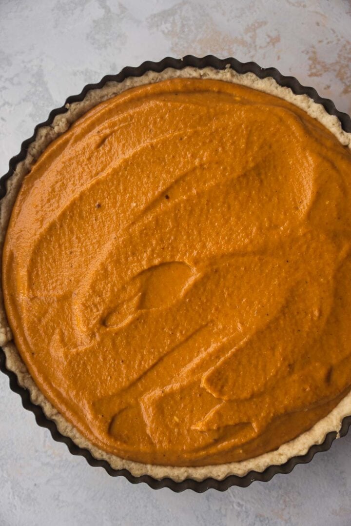 Vegan pie crust with pumpkin filling