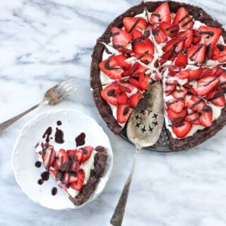 Raw Strawberry Chocolate Dessert Pizza