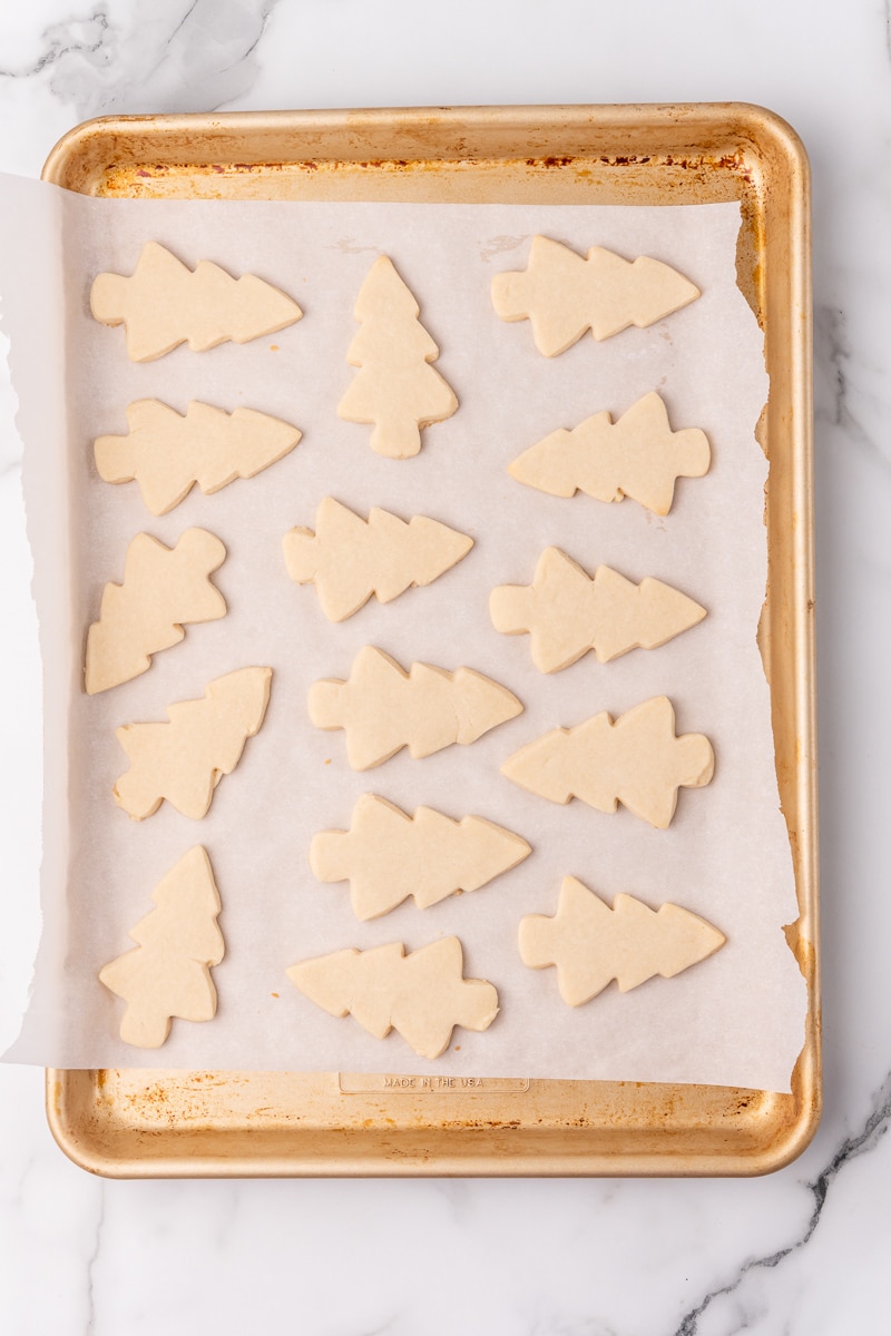 the vegan christmas cookies on a baking sheet