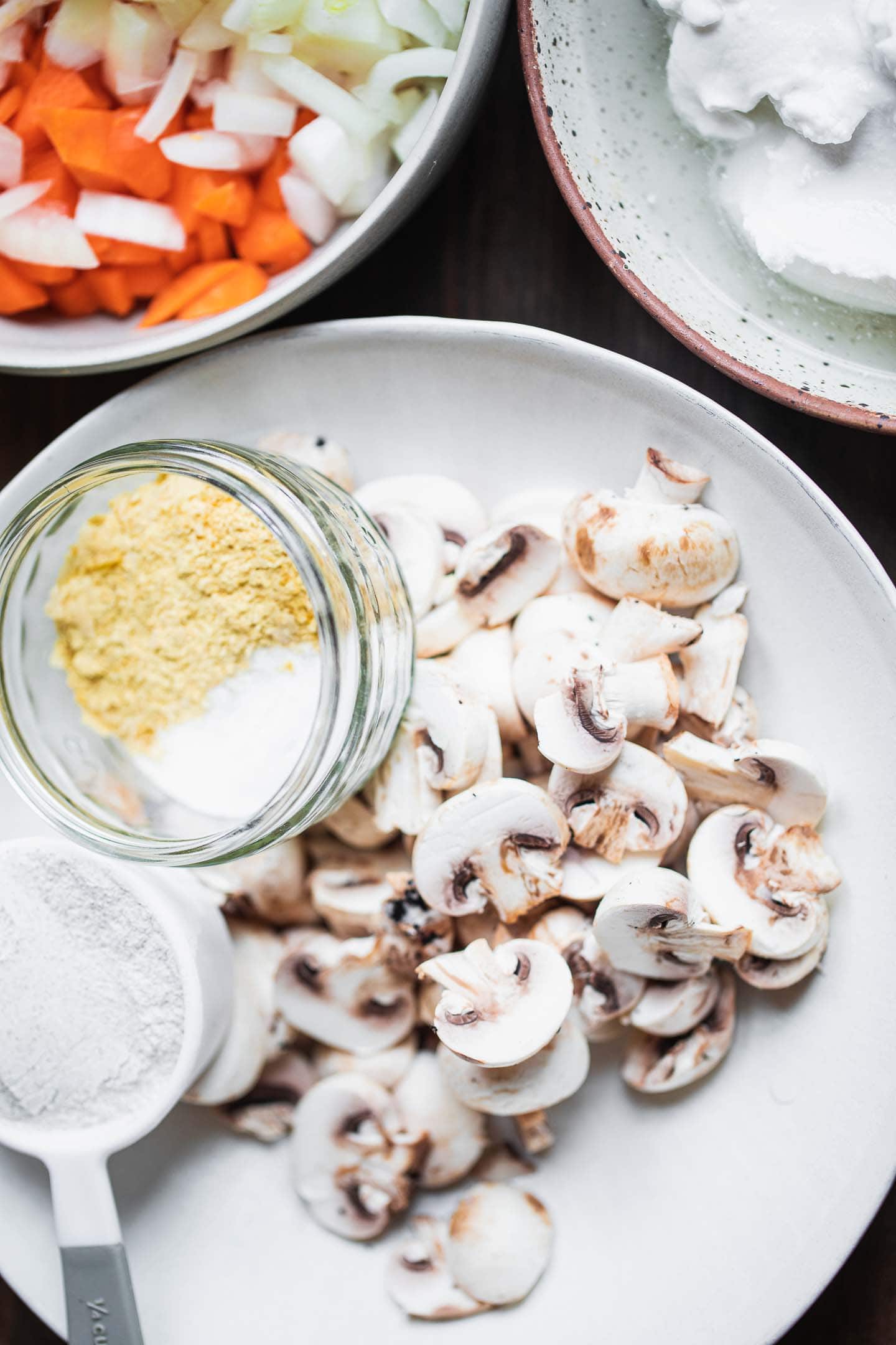 Ingredients for mushroom gravy
