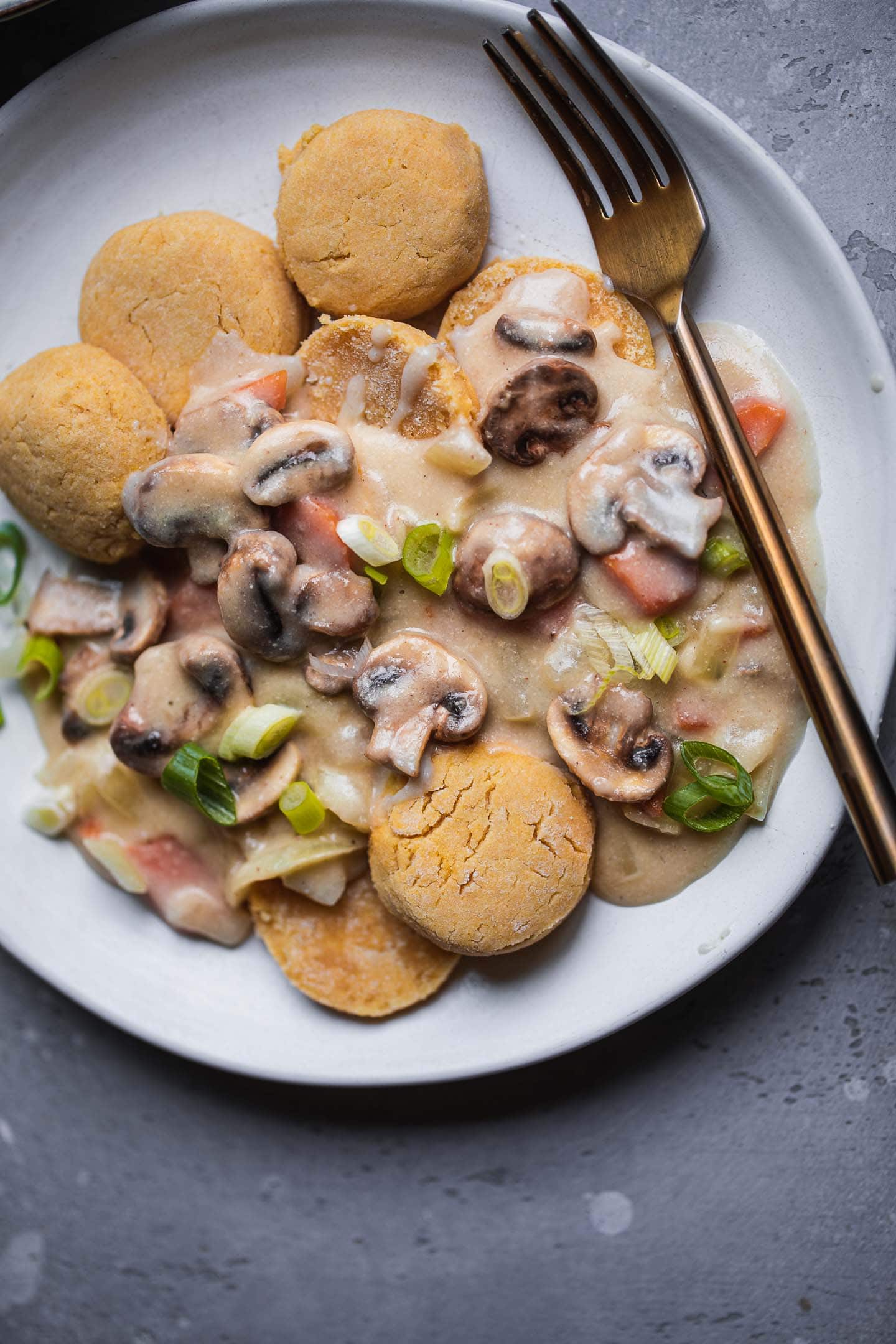 Vegan biscuits and gravy (gluten-free)