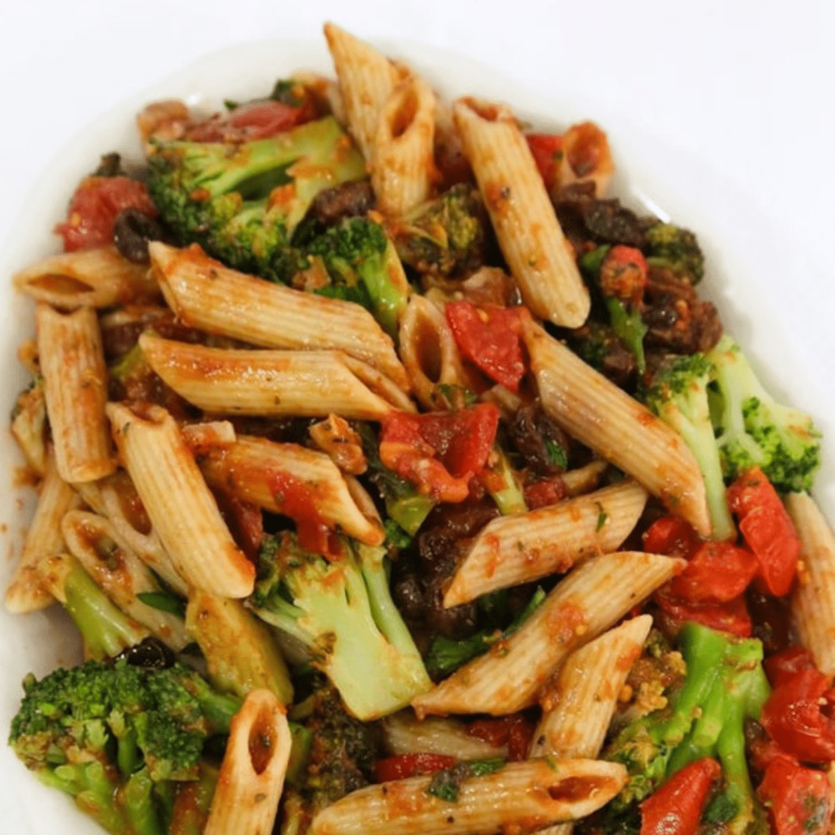 Penne with broccoli, tomatoes, walnuts, and raisins