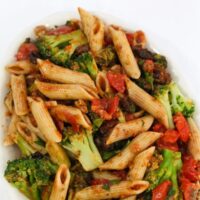 Penne with broccoli, tomatoes, walnuts, and raisins